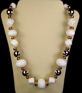 Plastic bead necklace  1 dozen for